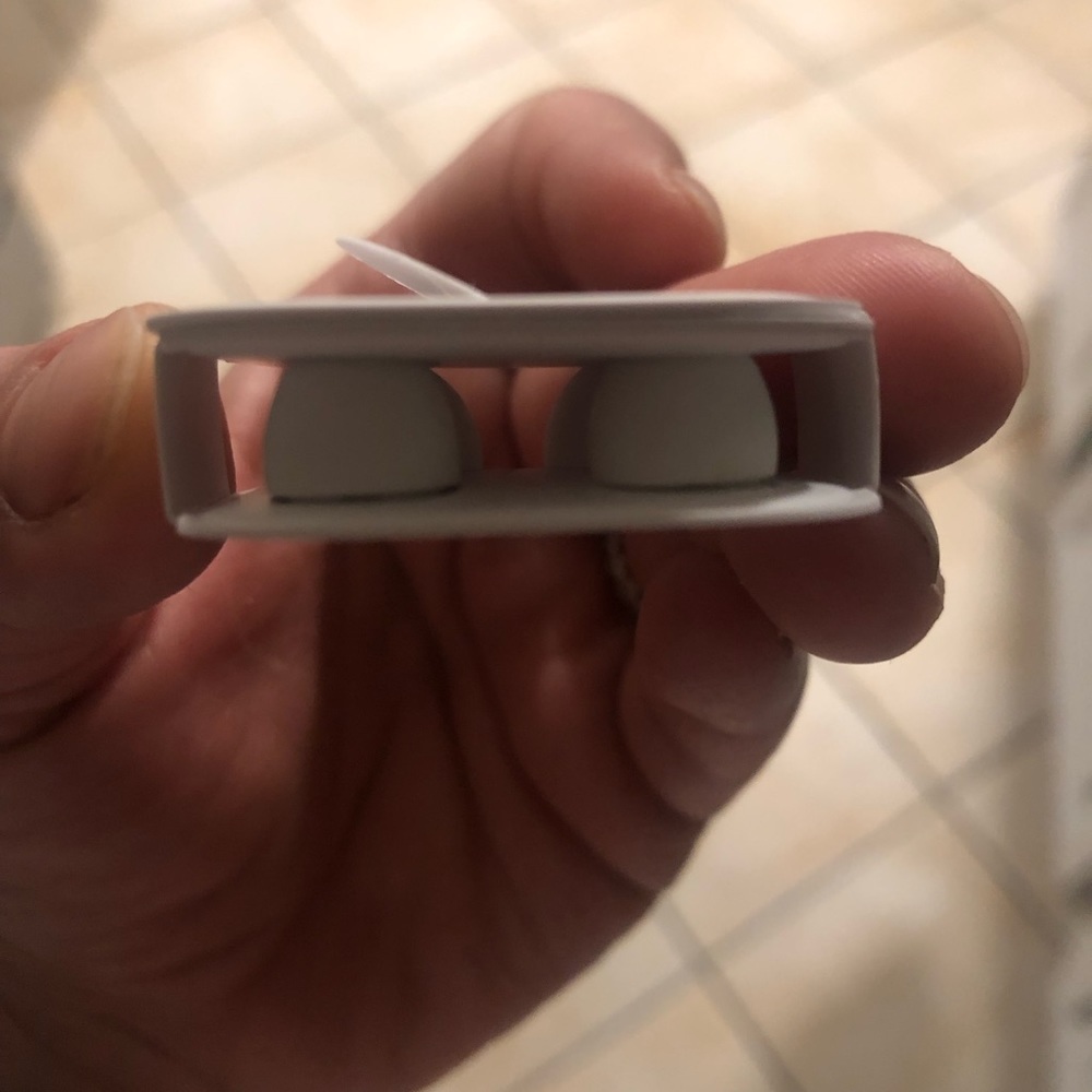 Airpod pro ear piece plus USB-C lightening cable NWT - Picture 2 of 4